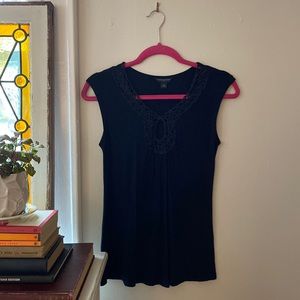 banana republic sleeveless lace peephole top!